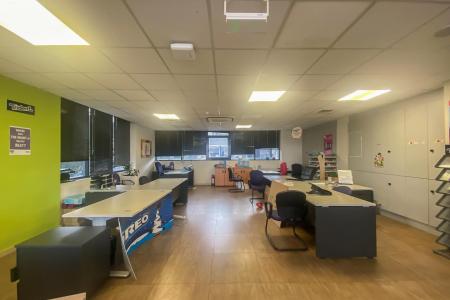 Μεταμόρφωση γραφεία 500 τμ προς ενοικίαση