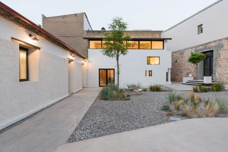 Ταύρος, συγκρότημα κτηρίων 1.280 τ.μ., προς ενοικίαση