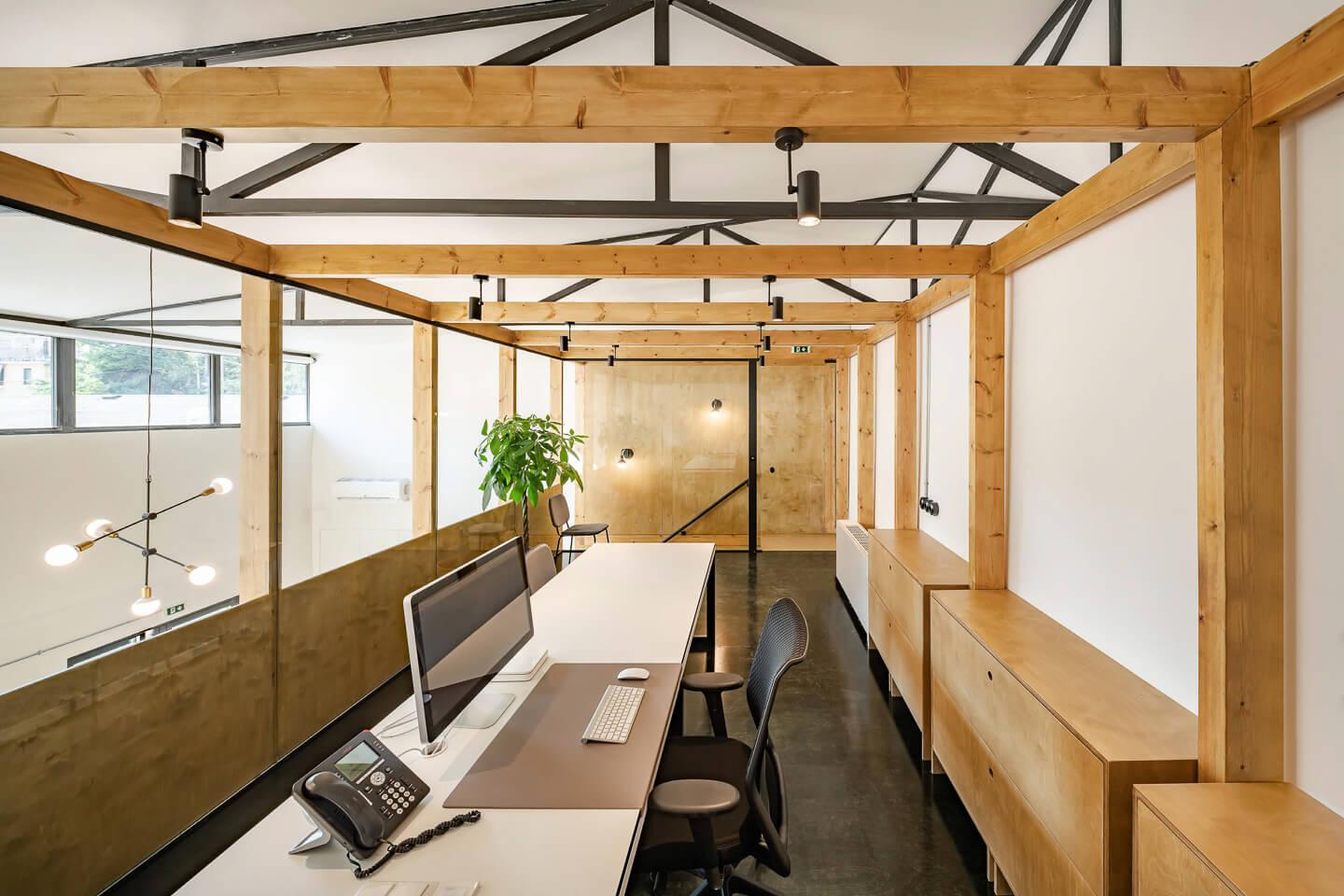 Ταύρος, συγκρότημα κτηρίων 1.280 τ.μ., προς ενοικίαση