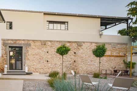 Ταύρος, συγκρότημα κτηρίων 1.280 τ.μ., προς ενοικίαση