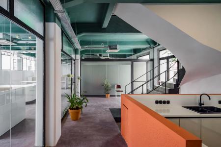 Ταύρος, συγκρότημα κτηρίων 1.280 τ.μ., προς ενοικίαση