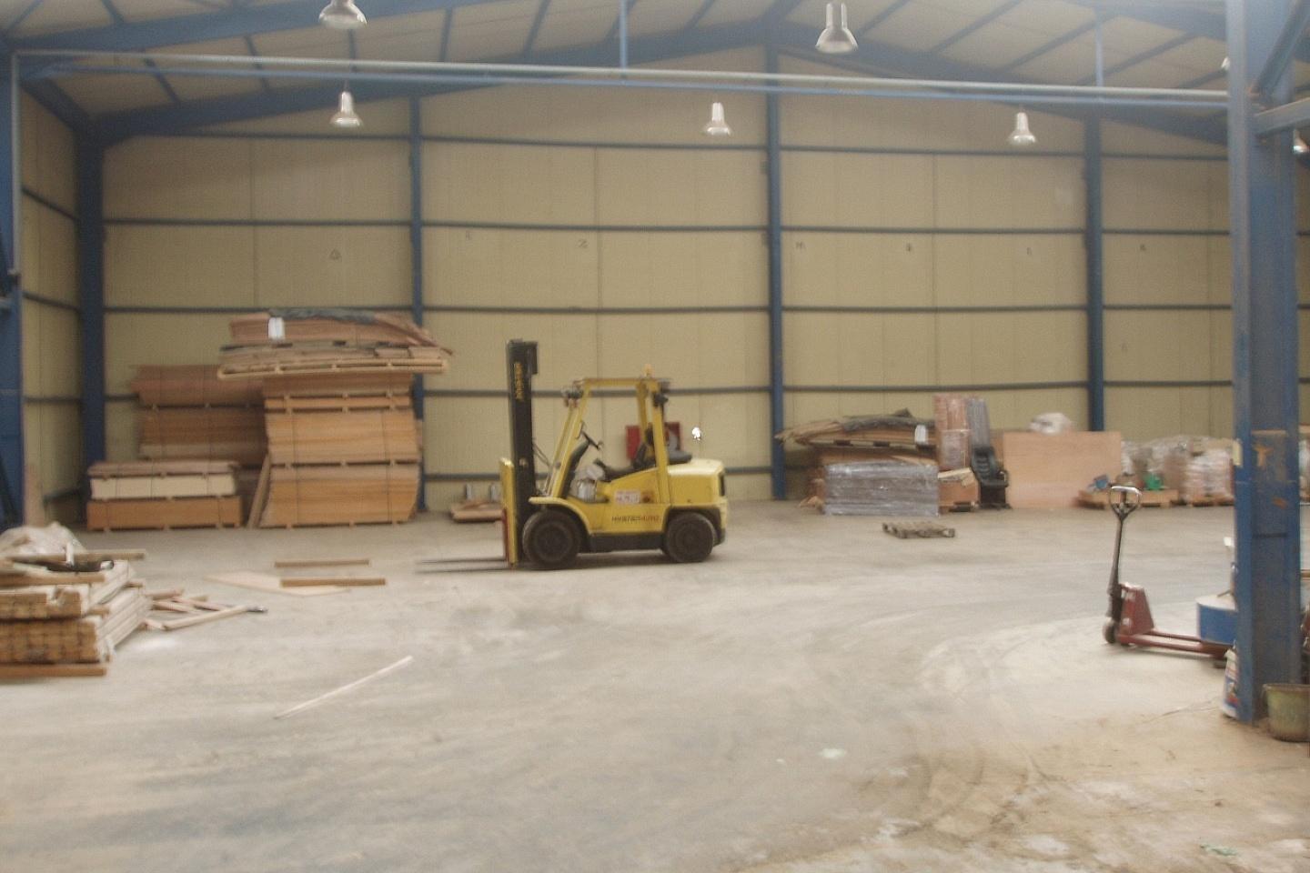 Μάνδρα βιομηχανικός χώρος 1.500 τμ προς ενοικίαση