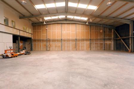 Αχαρνές βιομηχανική αποθήκη 830 τμ προς ενοικίαση