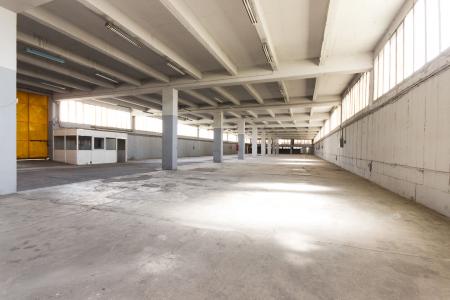 Μάνδρα βιοτεχνικός χώρος 1800 τ.μ προς ενοικίαση