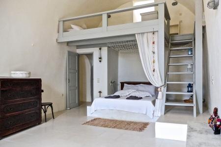 Σαντορίνη ξενοδοχείο με κάναβες προς πώληση