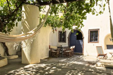 Σαντορίνη ξενοδοχείο με κάναβες προς πώληση