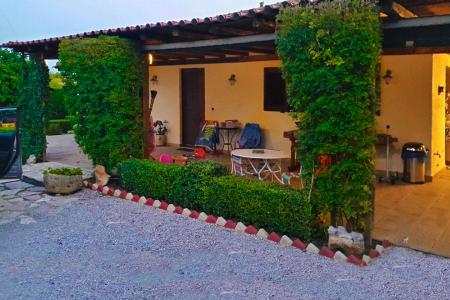 Παραθαλάσσιες κατοικίες 1.300 τ.μ προς πώληση