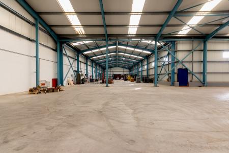 Επαγγελματικό κτίριο 4.060 τ.μ προς ενοικίαση, Σχηματάρι