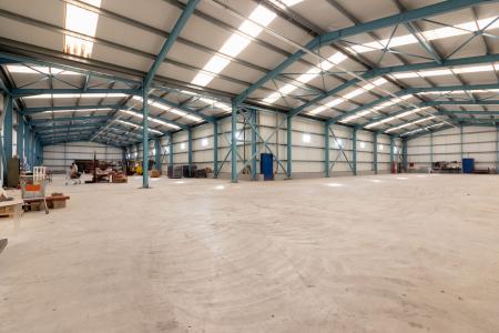 Επαγγελματικό κτίριο 4.060 τ.μ προς ενοικίαση, Σχηματάρι