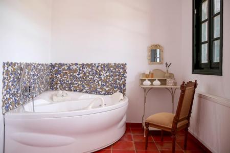 Ξενώνας παραδοσιακός προς πώληση στα Κύθηρα