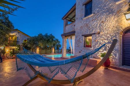 Πολυτελείς ξενώνες προς πώληση, Ιόνια Νησιά