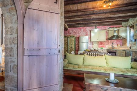 Πολυτελείς ξενώνες προς πώληση, Ιόνια Νησιά