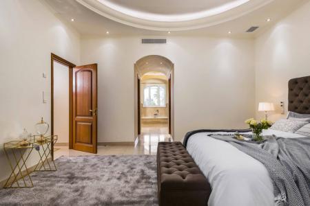 Υπερπολυτελής βίλα 450 τ.μ πωλείται στη Ρόδο