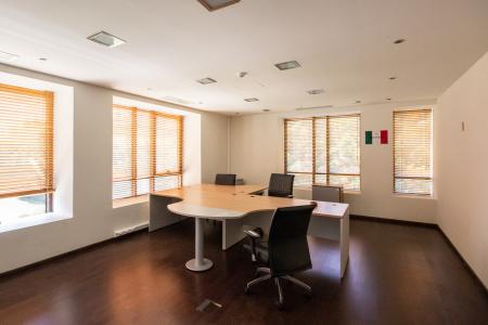 Επαγγελματικό κτίριο 2.000 τ.μ ενοικιάζεται, Κηφισιά