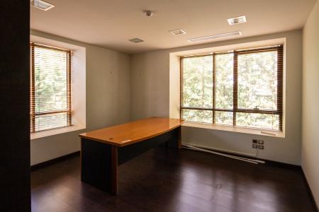 Επαγγελματικό κτίριο 2.000 τ.μ ενοικιάζεται, Κηφισιά