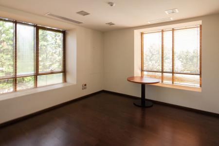 Επαγγελματικό κτίριο 2.000 τ.μ ενοικιάζεται, Κηφισιά